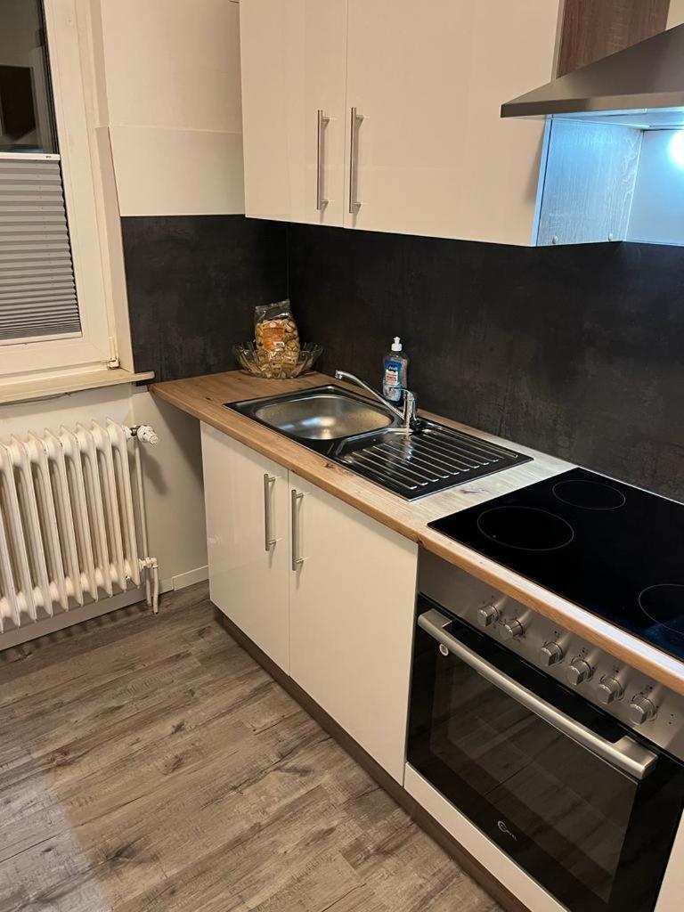 Schoene Ferienwohnung/Pendlerwohnung ユルツェン エクステリア 写真